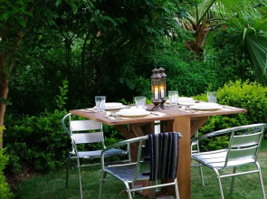 Luxury garden and walk anywhere Apartments