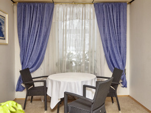 Отель Белое и Черное