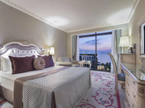 Отель Merit Crystal Cove Casino & SPA