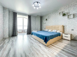 S Potryasayuschim Vidom Na Reku Apartments