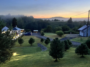 Частный дом у реки