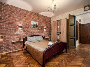 Апартаменты SREDNYAYA PODYACHESKAYA 6 APARTMENTS Просторные трехкомнатные апартаменты Park Lane Inn для 3-х взрослых