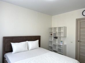 Апартаменты Элитные на берегу реки Тура с видом на Мост Влюбленных