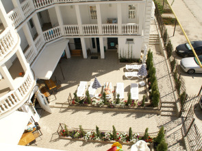 Belye Parusa Guest House