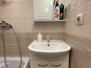 Апартаменты на Широкой