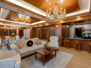 Отель London 1889 & Casino