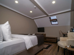 Отель Grand Clover