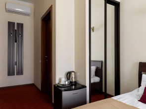 Ларго у Невского проспекта