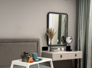 2kh Komnatnaya, Primorskiy 54 Sutkitlt Flat