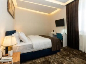 Отель Garnet Mir