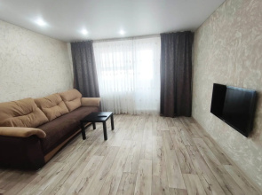 Apartments Trykhkomnatnyye Lyuks