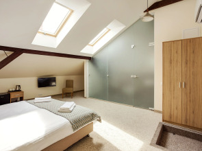 Отель Old Town Trio