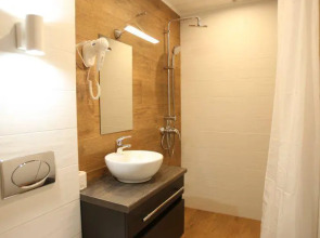 Отель Клуб Путешественников