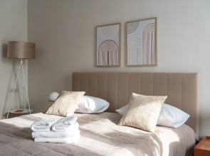 Апартаменты с дизайнерским ремонтом на центральной улице (до 4х гостей)