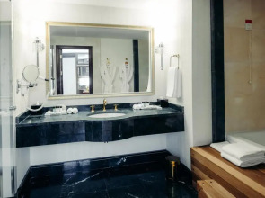 Отель Dedeman Oskemen Tavros