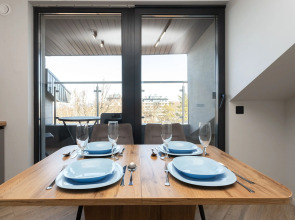 Квартира с Мансардными Окнами и Видом на Море