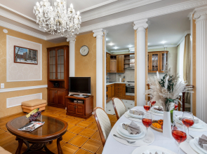 V Klassicheskom Stile V Tsentre Apartments
