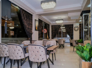 Отель Grand Clover