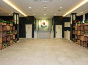 Отель Garnet Mir