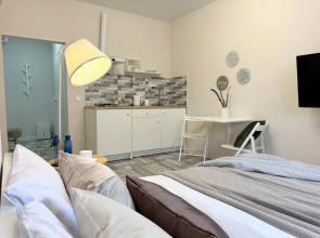 Квартира Комфортная Студия возле Моря на цокольном этаже