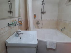 Отель Sasha & Son