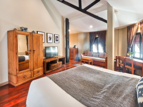 Отель Prince Theatre Heritage Stay