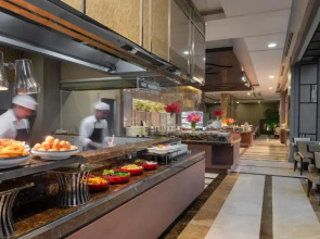 Отель The Berkeley Hotel Pratunam