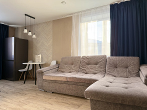 S 3mya Komnatami Apartments