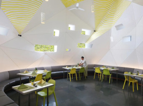 Отель Maya Sanur Resort & Spa