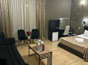 Отель Qeroli old town