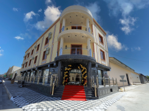 Amir Plaza Hotel