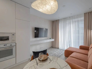 Квартира с большим балконом у метро