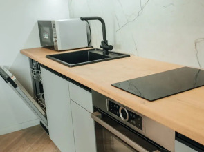 Квартира с Мансардными Окнами и Видом на Море