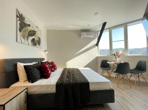 S Vidom Na Gory V 3kh Minutakh Ot Morya Apartment