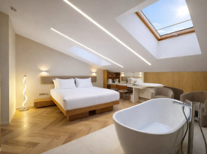 6/3 Hotel