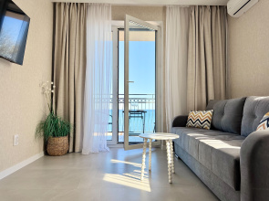 S Pryamym Vidom Na More Apartments