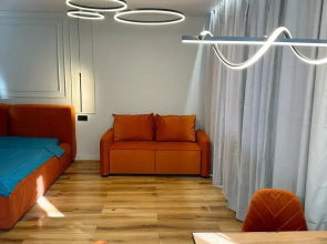 Lyuks v Tsentre Flat