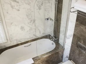 Отель Corinne Art & Boutique