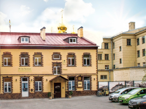 Dom Romanovyih Guest House