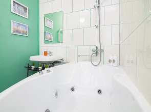 Апартаменты двухкомнатные c видом на Волгу на Волжской набережной  25, м.Cтрелка. Сова-Дом