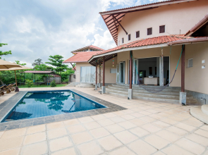 Kayjay Beach House Hotel