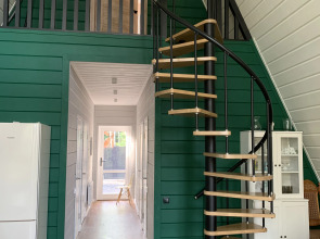 Частный дом A-фрейм в лесу Зеленого города