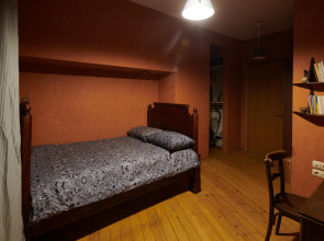 Квартира старинная мебель в лучах солнца