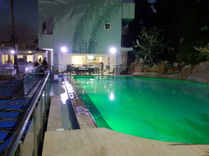 Отель Pambos napa rocks