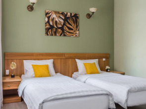 Апартаменты для троих гостей с 1 большой или 2-мя раздельными кроватями (3-ий или 4-ый этаж)