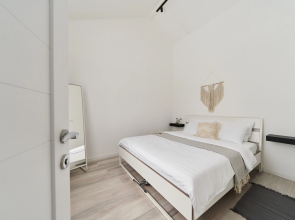 S Yablonyami Guest House