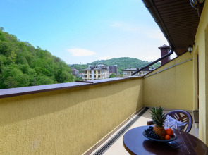 Студия с террасой и видом на горы. Кватро 150