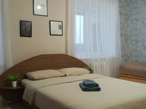 Na Komarova 8 Apartment