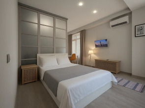 Квартира Студия с витражными окнами с видом на лес и горы