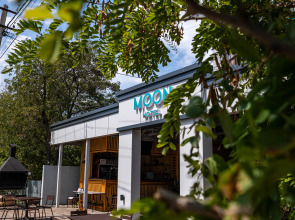 Отель Moon Hotel